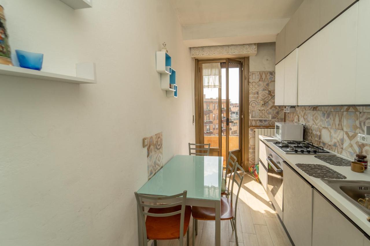 Central Apartment Milano Bagian luar foto